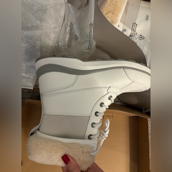 Brand New UGG Adirondack III Winter Boots – White, Size 8.5 - Picture 7 of 14